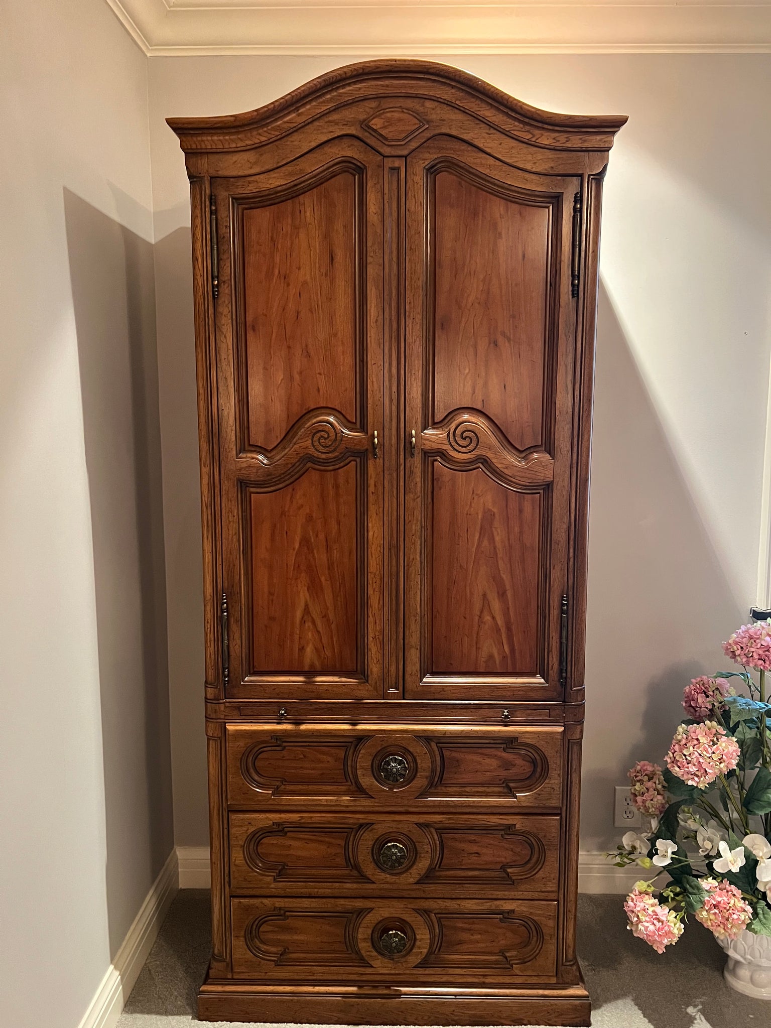 Heritage Henredon Grand Tour Vintage Solid Wood Wardrobe – KLM